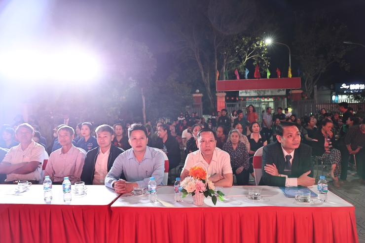 SÔI NỔI CHƯƠNG TRÌNH VĂN NGHỆ CHÀO MỪNG THÀNH CÔNG NGÀY HỘI NON SÔNG XÃ HOÀ XÁ- Ảnh 3.