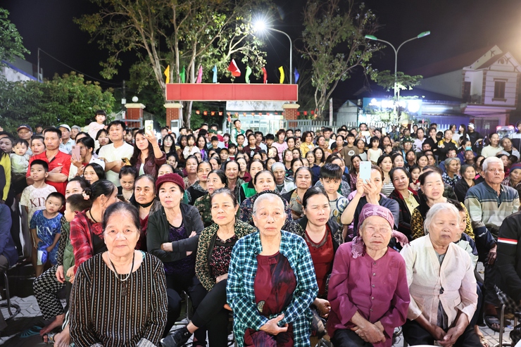 SÔI NỔI CHƯƠNG TRÌNH VĂN NGHỆ CHÀO MỪNG THÀNH CÔNG NGÀY HỘI NON SÔNG XÃ HOÀ XÁ- Ảnh 9.