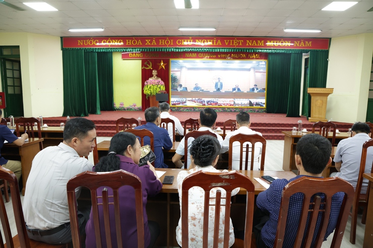 Hội nghị trực tuyến nghe báo cáo, lấy ý kiến đối với quy hoạch tổng thể Thủ đô Hà Nội tầm nhìn 100 năm

***********- Ảnh 3.