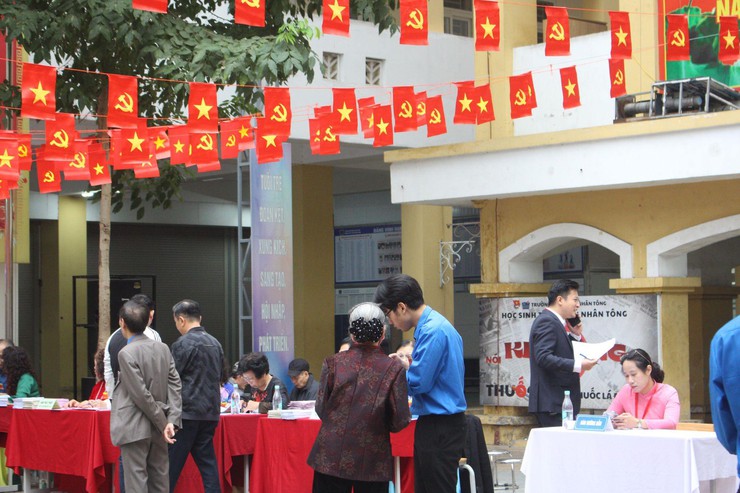 “Ngày hội non sông” rực rỡ tại phường Hai Bà Trưng – Khi ý  Đảng hoà nhịp lòng dân- Ảnh 7.