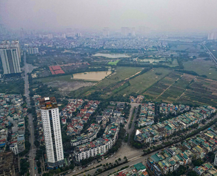 Bộ Chính trị ban hành Nghị quyết số 02-NQ/TƯ về xây dựng và phát triển Thủ đô Hà Nội trong kỷ nguyên mới- Ảnh 2.