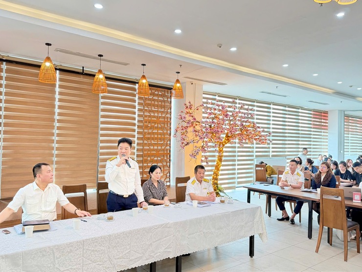 Hội nghị triển khai tháng cao điểm hỗ trợ hộ kinh doanh tuân thủ pháp luật thuế tại xã Phù Đổng- Ảnh 2.