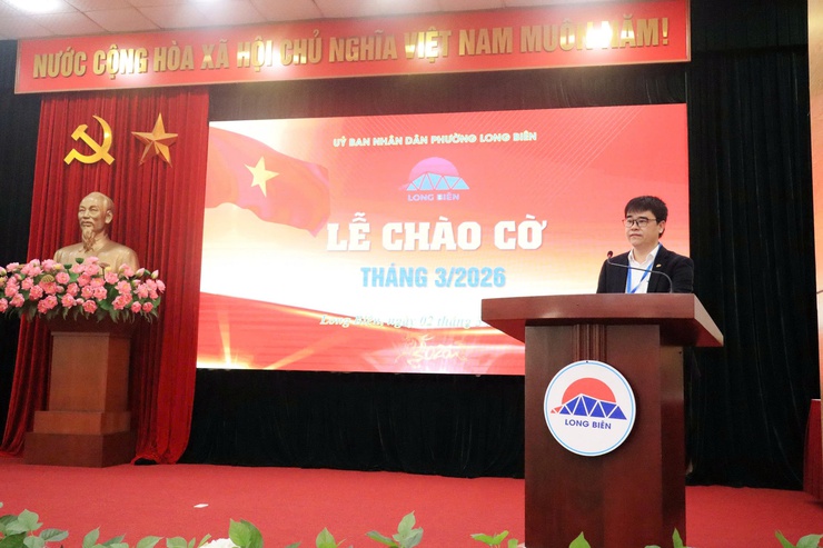 UBND phường Long Biên tổ chức Lễ chào cờ tháng 3/2026- Ảnh 2.
