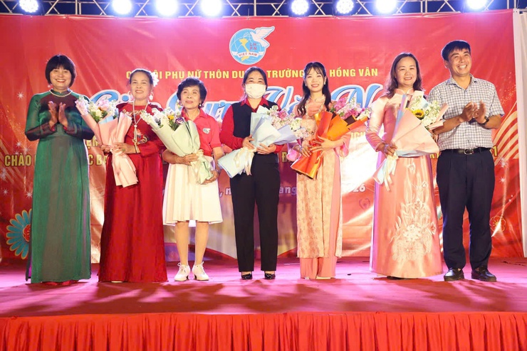 Chi hội phụ nữ Thôn Duyên Trường: giao lưu văn nghệ và tổ chức thi kéo co chào mừng Ngày Quốc tế Phụ nữ 8/3 và cuộc bầu cử đại biểu Quốc hội và Hội đồng nhân dân các cấp- Ảnh 1.