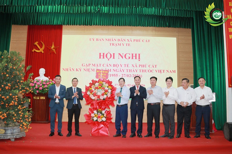 Phú Cát gặp mặt, chúc mừng cán bộ y tế nhân kỷ niệm 71 năm ngày thầy thuốc Việt Nam (27/02/1955 – 27/02/2026)- Ảnh 2.