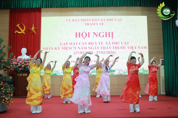 Phú Cát gặp mặt, chúc mừng cán bộ y tế nhân kỷ niệm 71 năm ngày thầy thuốc Việt Nam (27/02/1955 – 27/02/2026)- Ảnh 12.