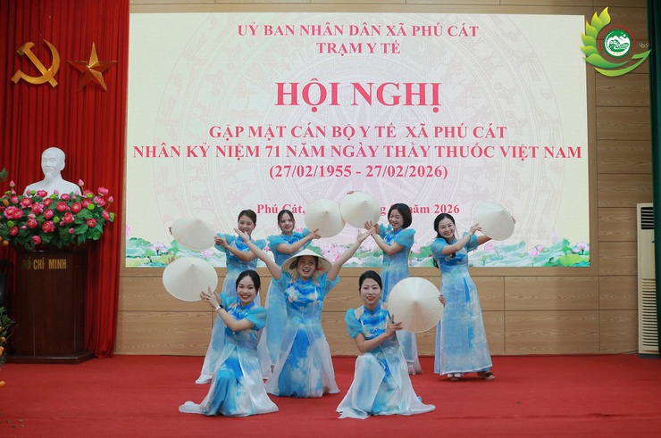 Phú Cát gặp mặt, chúc mừng cán bộ y tế nhân kỷ niệm 71 năm ngày thầy thuốc Việt Nam (27/02/1955 – 27/02/2026)- Ảnh 14.
