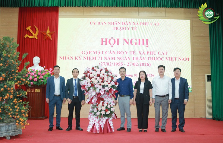 Phú Cát gặp mặt, chúc mừng cán bộ y tế nhân kỷ niệm 71 năm ngày thầy thuốc Việt Nam (27/02/1955 – 27/02/2026)- Ảnh 3.