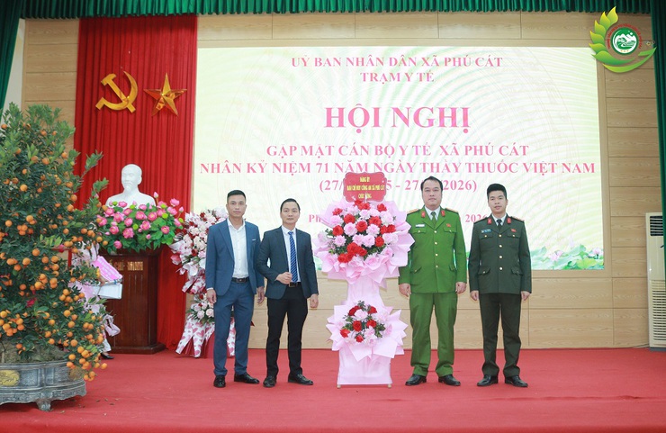 Phú Cát gặp mặt, chúc mừng cán bộ y tế nhân kỷ niệm 71 năm ngày thầy thuốc Việt Nam (27/02/1955 – 27/02/2026)- Ảnh 4.