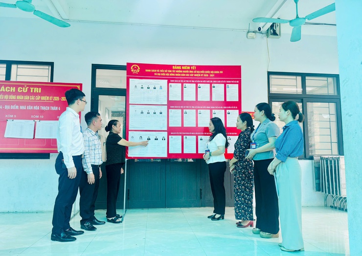 Đoàn công tác số 8 kiểm tra công tác chuẩn bị bầu cử tại Đơn vị bầu cử số 8: Rà soát kỹ lưỡng, sẵn sàng cho ngày hội lớn- Ảnh 3.