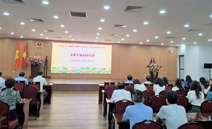 Phường Cầu Giấy tổ chức Lễ Chào cờ tháng 3/2026: Tập trung cao độ cho Ngày hội toàn dân- Ảnh 1.