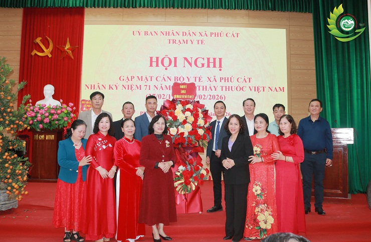 Phú Cát gặp mặt, chúc mừng cán bộ y tế nhân kỷ niệm 71 năm ngày thầy thuốc Việt Nam (27/02/1955 – 27/02/2026)- Ảnh 6.