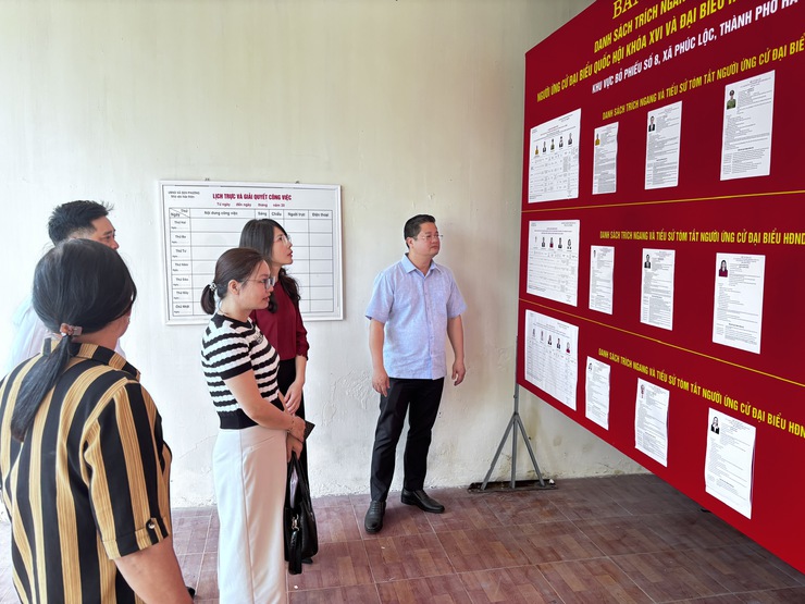 Chủ tịch UBND xã Lê Văn Thu kiểm tra công tác bầu cử tại các đơn vị bầu cử trên địa bàn xã- Ảnh 3.