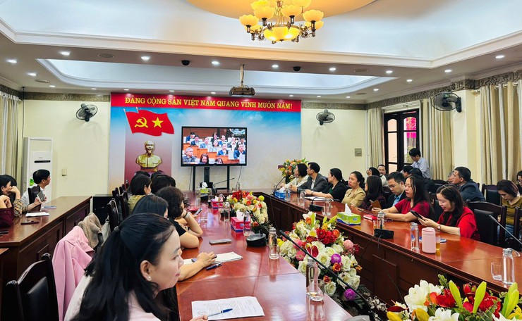 PHƯỜNG VĂN MIẾU - QUỐC TỬ GIÁM THAM DỰ HỘI NGHỊ TRỰC TUYẾN NGHIÊN CỨU, HỌC TẬP, QUÁN TRIỆT NGHỊ QUYẾT SỐ 79-NQ/TW VÀ NGHỊ QUYẾT SỐ 80-NQ/TW CỦA BỘ CHÍNH TRỊ- Ảnh 8.