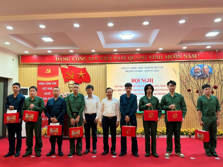 PHƯỜNG VĂN MIẾU – QUỐC TỬ GIÁM GẶP MẶT THANH NIÊN CHUẨN BỊ LÊN ĐƯỜNG NHẬP NGŨ NĂM 2026- Ảnh 6.