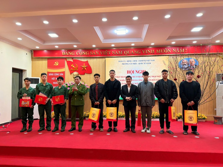 PHƯỜNG VĂN MIẾU – QUỐC TỬ GIÁM GẶP MẶT THANH NIÊN CHUẨN BỊ LÊN ĐƯỜNG NHẬP NGŨ NĂM 2026- Ảnh 2.