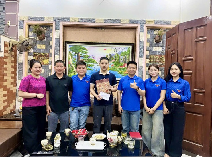 Chi đoàn thôn Phú Đức đã tổ chức chương trình gặp mặt, thăm hỏi, động viên và tặng quà các thanh niên ưu tú- Ảnh 1.