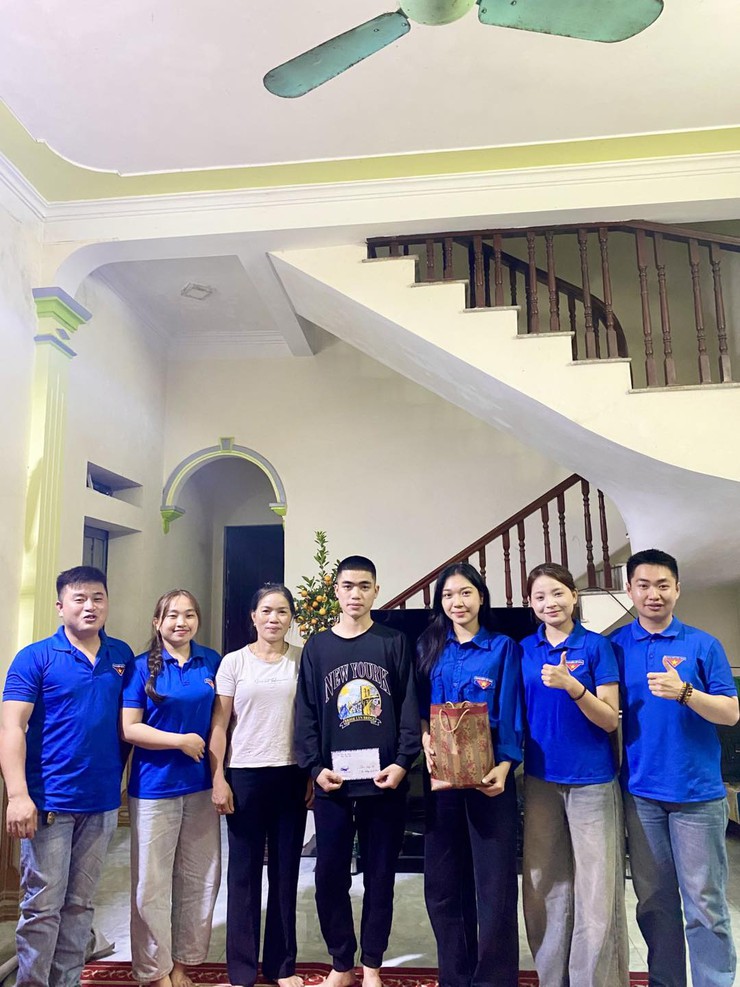 Chi đoàn thôn Phú Đức đã tổ chức chương trình gặp mặt, thăm hỏi, động viên và tặng quà các thanh niên ưu tú- Ảnh 2.