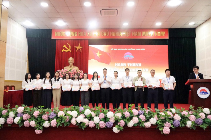 UBND phường Long Biên tổ chức Lễ chào cờ tháng 3/2026- Ảnh 4.