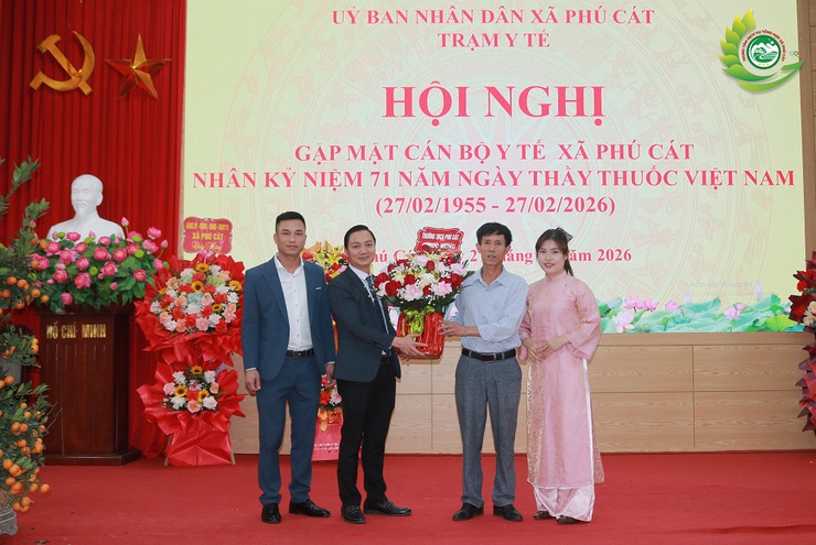 Phú Cát gặp mặt, chúc mừng cán bộ y tế nhân kỷ niệm 71 năm ngày thầy thuốc Việt Nam (27/02/1955 – 27/02/2026)- Ảnh 7.