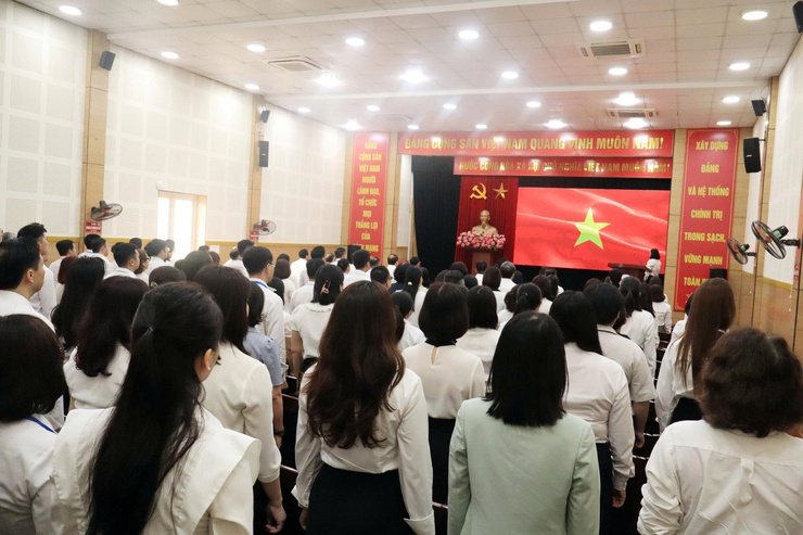 UBND phường Long Biên tổ chức Lễ chào cờ tháng 3/2026- Ảnh 9.