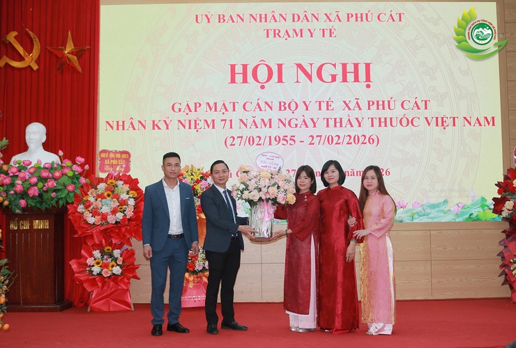 Phú Cát gặp mặt, chúc mừng cán bộ y tế nhân kỷ niệm 71 năm ngày thầy thuốc Việt Nam (27/02/1955 – 27/02/2026)- Ảnh 8.