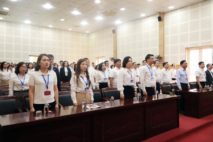 UBND phường Long Biên tổ chức Lễ chào cờ tháng 3/2026- Ảnh 1.