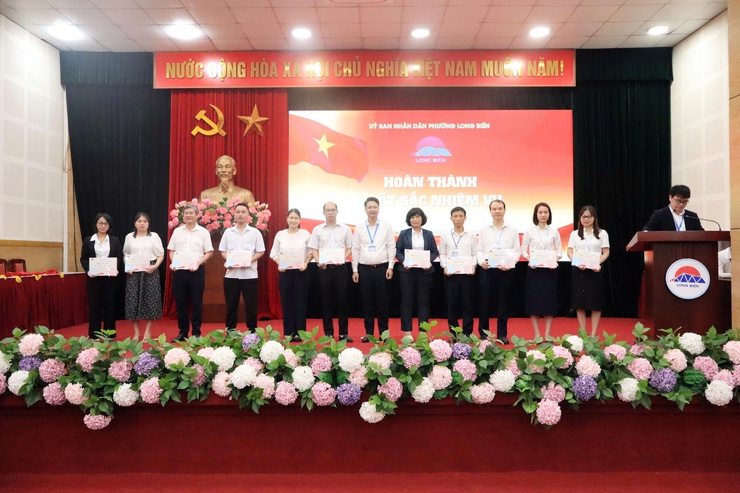 UBND phường Long Biên tổ chức Lễ chào cờ tháng 3/2026- Ảnh 6.