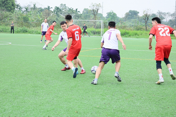 Cụm ảnh: Những trận bóng đá đầy kịch tính Giải bóng đá mừng Đảng, mừng Xuân xã Quảng Bị năm 2026- Ảnh 2.