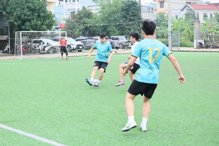 Cụm ảnh: Những trận bóng đá đầy kịch tính Giải bóng đá mừng Đảng, mừng Xuân xã Quảng Bị năm 2026- Ảnh 3.