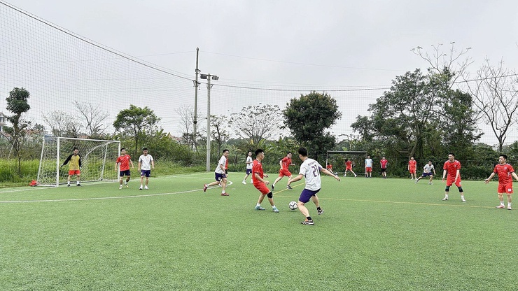 Cụm ảnh: Những trận bóng đá đầy kịch tính Giải bóng đá mừng Đảng, mừng Xuân xã Quảng Bị năm 2026- Ảnh 6.