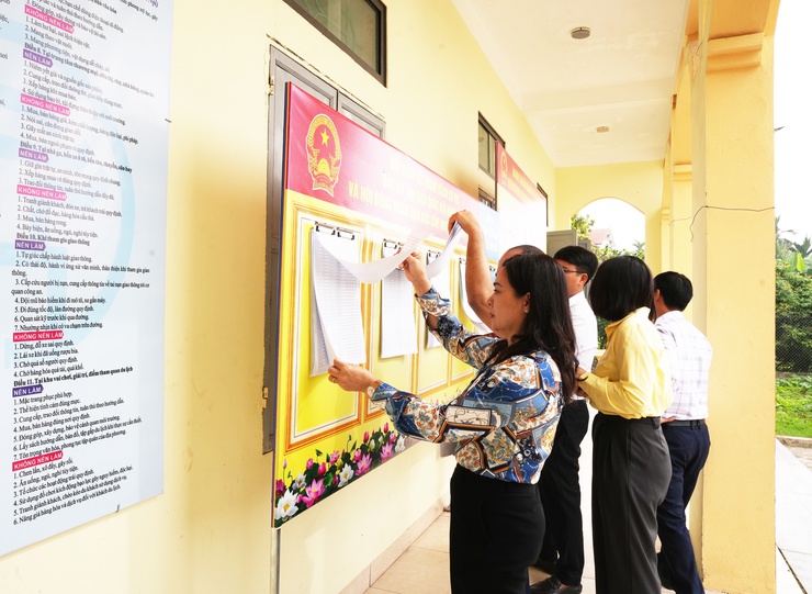 Ban bầu cử số 07 kiểm tra công tác chuẩn bị bầu cử tại các thôn: Cốc Thượng, Cốc Hạ, và Trại Hiền.- Ảnh 1.