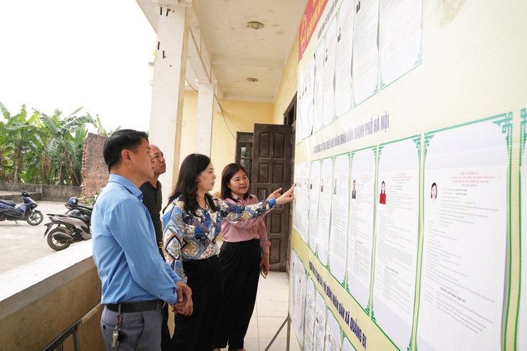 Ban bầu cử số 07 kiểm tra công tác chuẩn bị bầu cử tại các thôn: Cốc Thượng, Cốc Hạ, và Trại Hiền.- Ảnh 8.