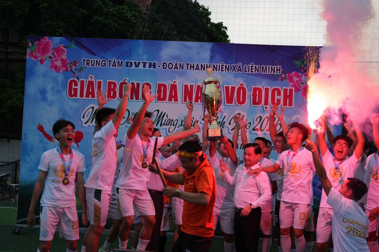 Đội bóng đá Cụm 6 Thọ An giành vô dịch Giải bóng đá nam thanh niên xã Liên Minh lần thứ I, năm 2026- Ảnh 4.
