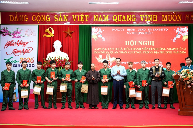 Xã Thượng Phúc tổ chức gặp mặt, tặng quà thanh niên lên đường nhập ngũ và đón nhận quân nhân xuất ngũ năm 2026- Ảnh 2.