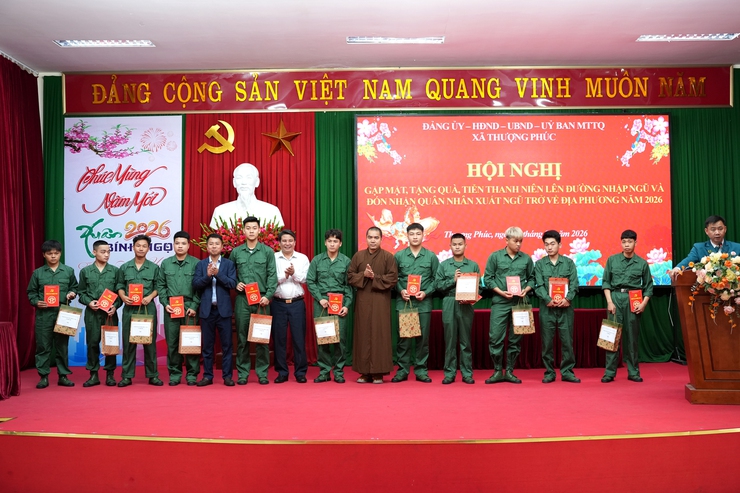 Xã Thượng Phúc tổ chức gặp mặt, tặng quà thanh niên lên đường nhập ngũ và đón nhận quân nhân xuất ngũ năm 2026- Ảnh 3.