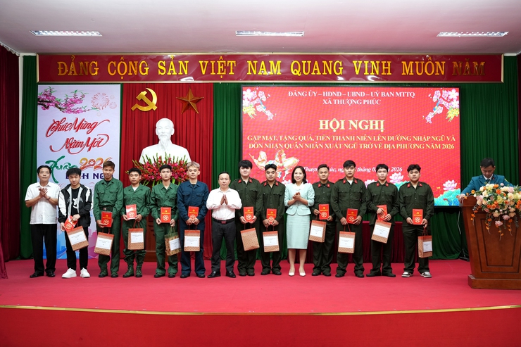 Xã Thượng Phúc tổ chức gặp mặt, tặng quà thanh niên lên đường nhập ngũ và đón nhận quân nhân xuất ngũ năm 2026- Ảnh 4.