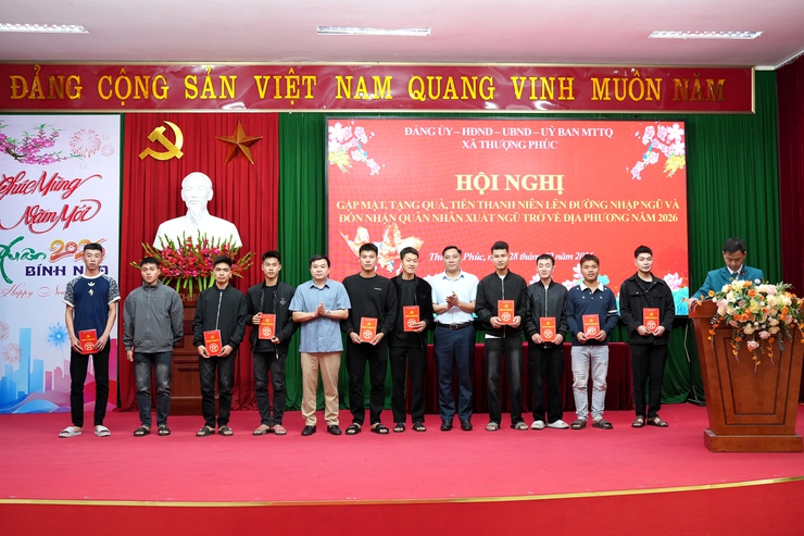 Xã Thượng Phúc tổ chức gặp mặt, tặng quà thanh niên lên đường nhập ngũ và đón nhận quân nhân xuất ngũ năm 2026- Ảnh 5.