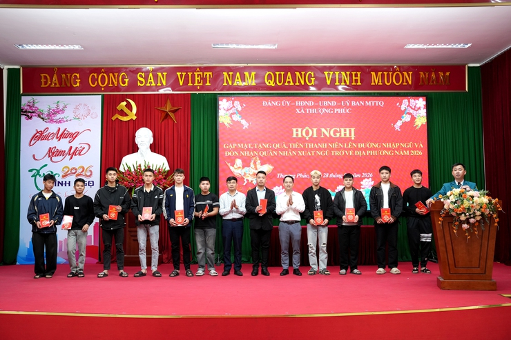 Xã Thượng Phúc tổ chức gặp mặt, tặng quà thanh niên lên đường nhập ngũ và đón nhận quân nhân xuất ngũ năm 2026- Ảnh 7.