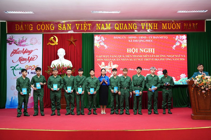 Xã Thượng Phúc tổ chức gặp mặt, tặng quà thanh niên lên đường nhập ngũ và đón nhận quân nhân xuất ngũ năm 2026- Ảnh 8.
