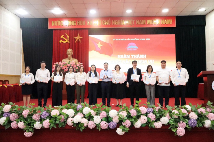 UBND phường Long Biên tổ chức Lễ chào cờ tháng 3/2026- Ảnh 3.