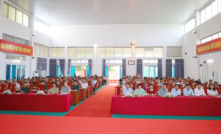 Hội nghị tiếp xúc cử tri với những người ứng cử đại biểu Quốc hội khóa XVI tại Đơn vị bầu cử số 6- Ảnh 1.