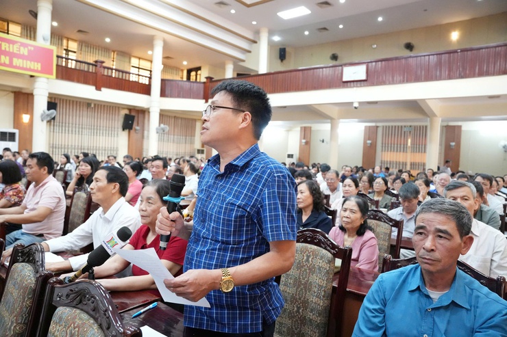 Hội nghị tiếp xúc cử tri với những người ứng cử đại biểu Quốc hội khóa XVI tại Đơn vị bầu cử số 6- Ảnh 3.