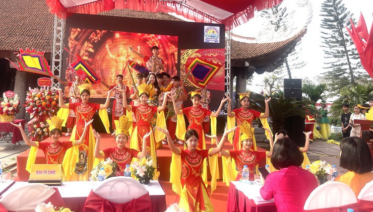 Phúc Lộc: Sôi nổi chung khảo cuộc thi tìm hiểu, giới thiệu di tích lịch sử văn hoá đình Vân Cốc – nơi thờ ba vị nữ tướng của Hai Bà Trưng- Ảnh 4.