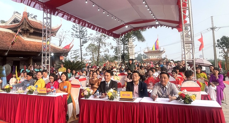 Phúc Lộc: Sôi nổi chung khảo cuộc thi tìm hiểu, giới thiệu di tích lịch sử văn hoá đình Vân Cốc – nơi thờ ba vị nữ tướng của Hai Bà Trưng- Ảnh 2.