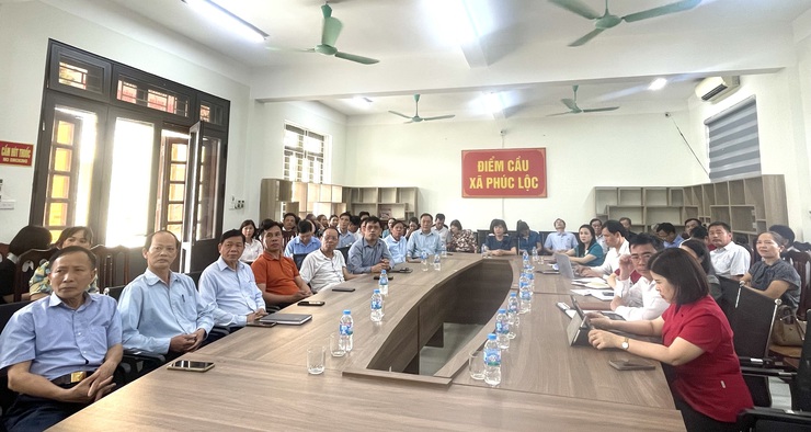 Ứng cử viên đại biểu Quốc hội khóa XVI tiếp xúc cử tri vận động bầu cử tại đơn vị bầu cử số 6- Ảnh 2.