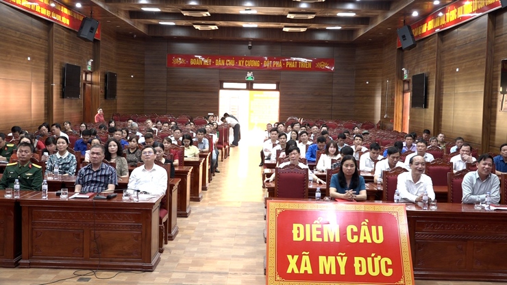 Ứng viên Đại biểu Quốc hội tiếp xúc cử tri đơn vị bầu cử số 8 Thành phố Hà Nội- Ảnh 1.