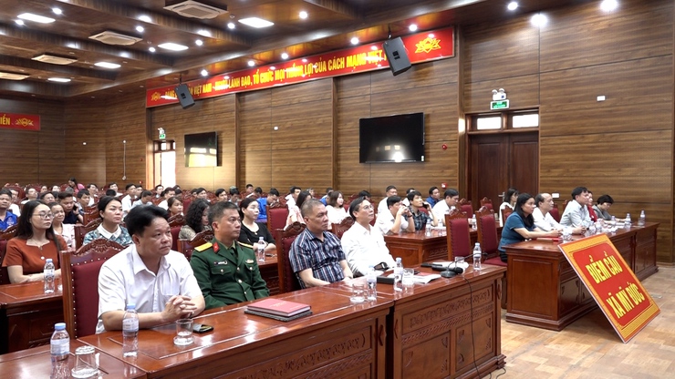 Ứng viên Đại biểu Quốc hội tiếp xúc cử tri đơn vị bầu cử số 8 Thành phố Hà Nội- Ảnh 2.