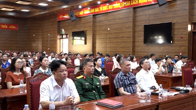 Ứng viên Đại biểu Quốc hội tiếp xúc cử tri đơn vị bầu cử số 8 Thành phố Hà Nội- Ảnh 3.