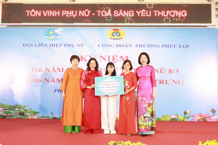Phường Phúc Lợi: Nhiều hoạt động ý nghĩa chào mừng Ngày Quốc tế phụ nữ- Ảnh 2.